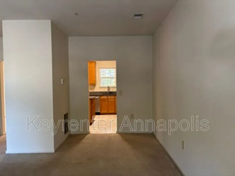 3 bed, 2.0 bath, 1372 sqft, $2,700 — Photo 3