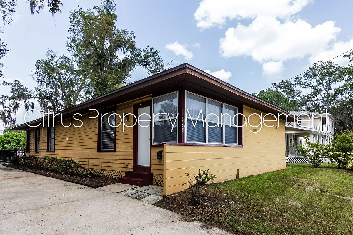 Building Photo - 1425 Pinecrest Pl