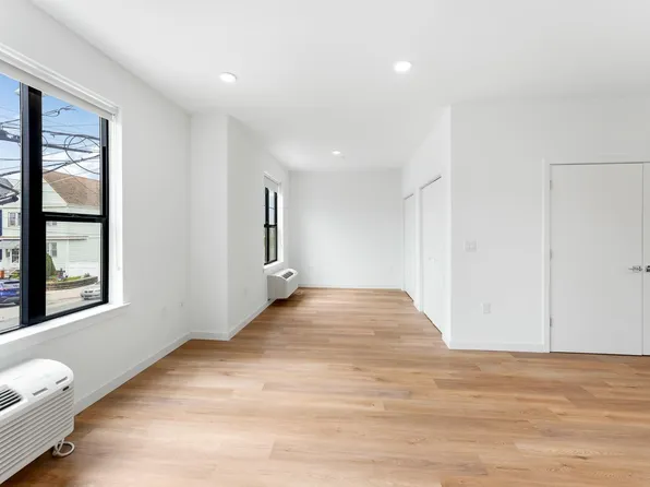 175 West 7th Street image 3 of 33