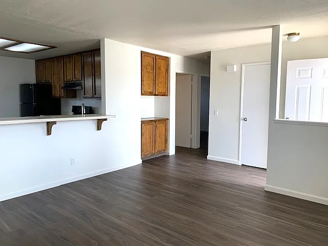 Lovely open feel to this downstairs apartment with new flooring and built-in storage.