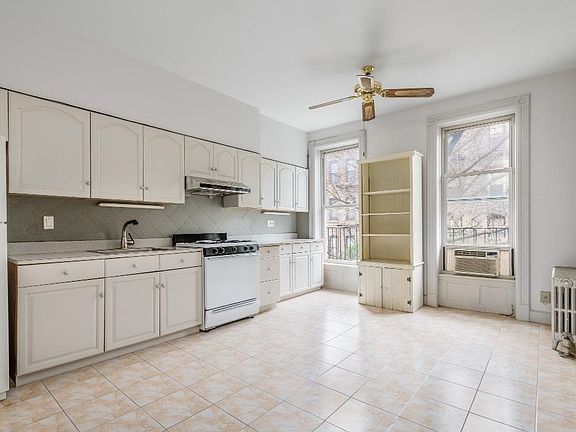 2nd image of 95 Garfield Pl #2