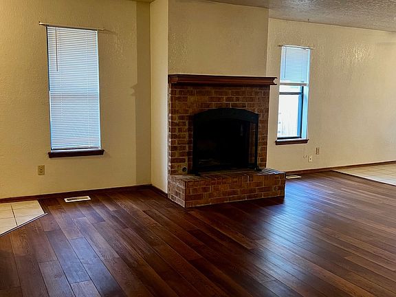 4th image of 1820 23rd Ave SE
