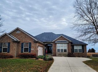 5113 Stonebridge Dr, Champaign, IL 61822