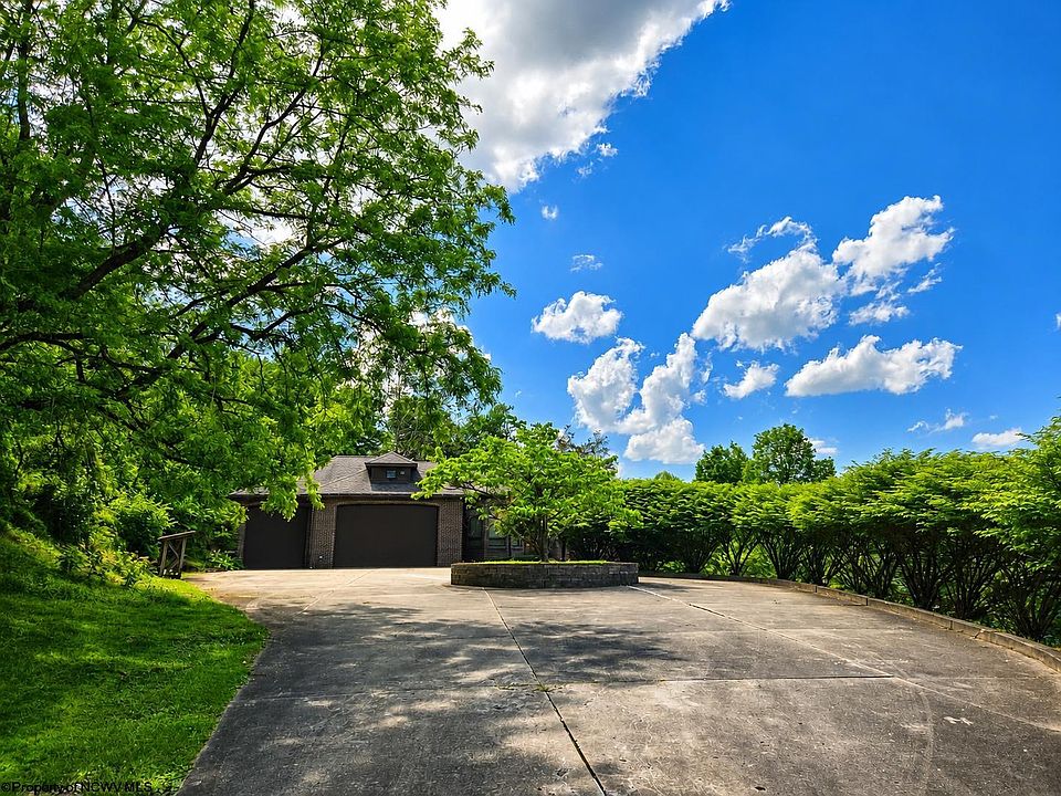 1st image of 102 Hunters Ridge Rd