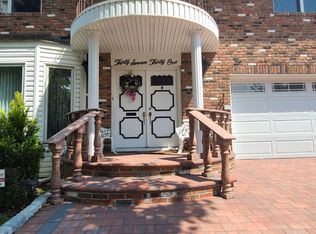 37-31 Regatta Pl #1, Little Neck, NY 11363