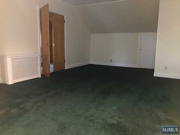 3rd image of 18 Canterbury Ave Floor 2