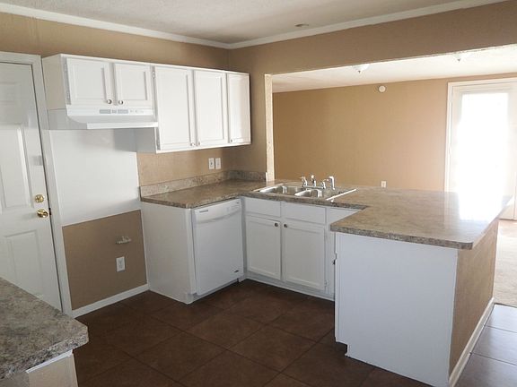3rd image of 2520 Jeanette Dr