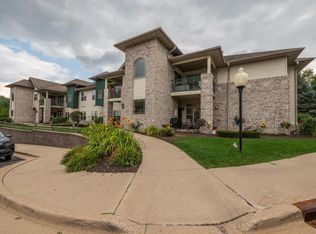 450 N Silverbrook Dr UNIT 104, West Bend, WI 53090