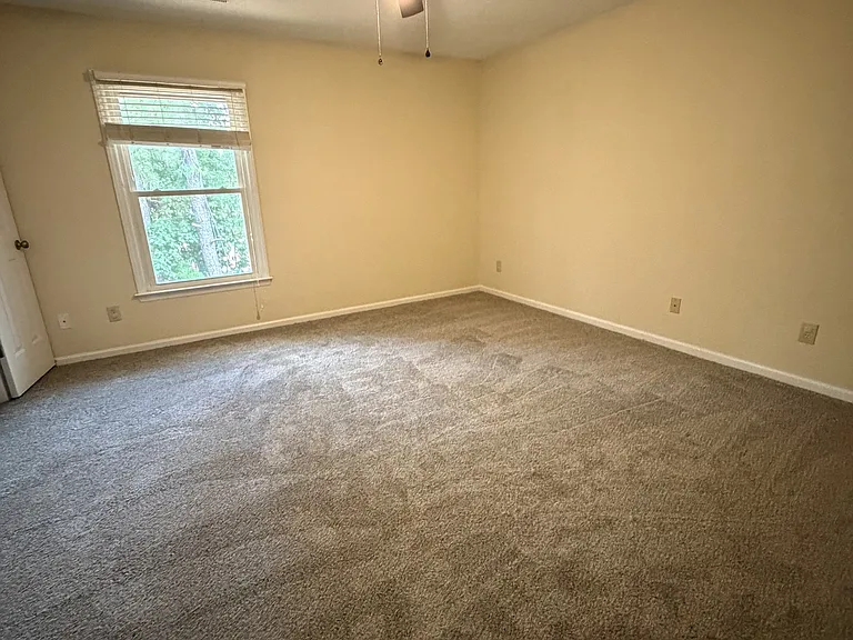 103 W Victoria Ct #F — Photo 6