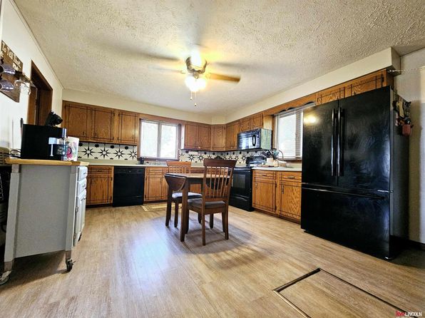 604 S Market St, Shickley, NE 68436