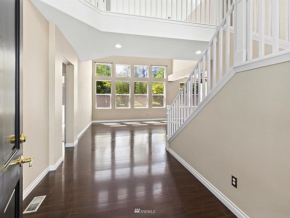 5th image of 1315 240th Way SE