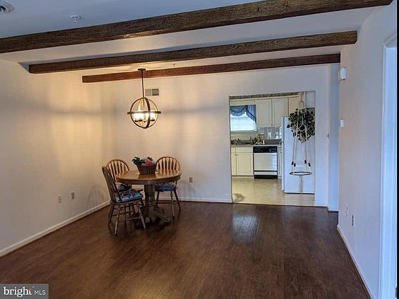 3rd image of 2842 Carlisle Dr #5
