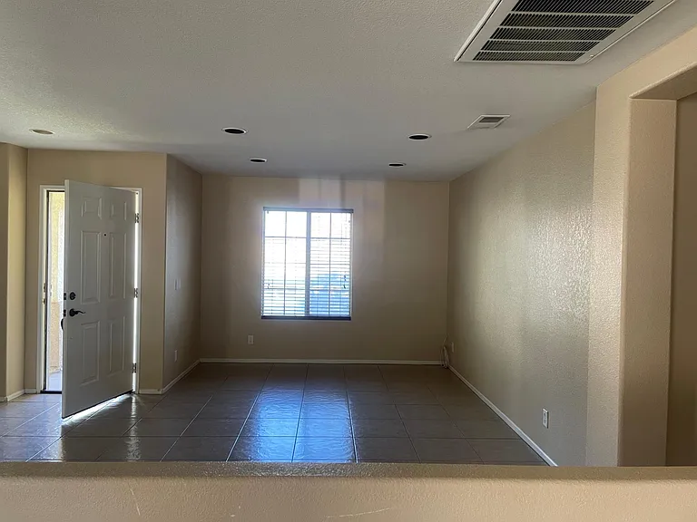 1838 Hart St — Photo 15
