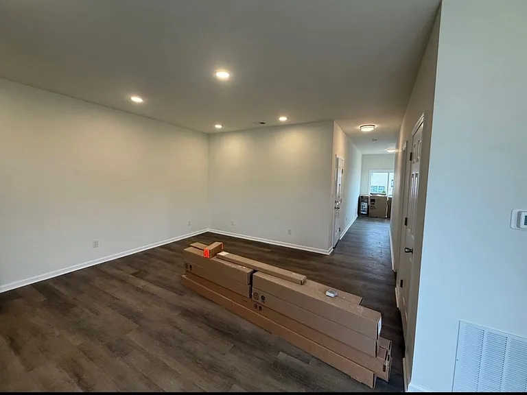 111 Blaze Dr — Photo 5