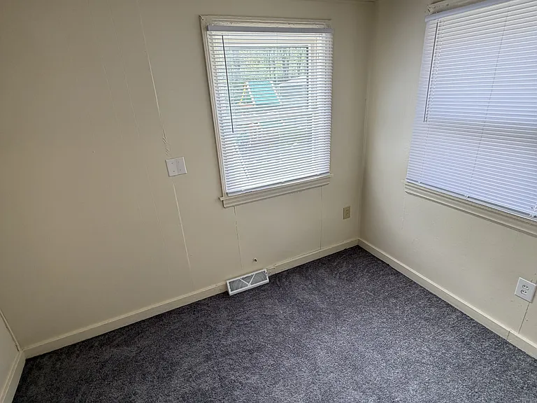 1826 Charles Ave — Photo 6