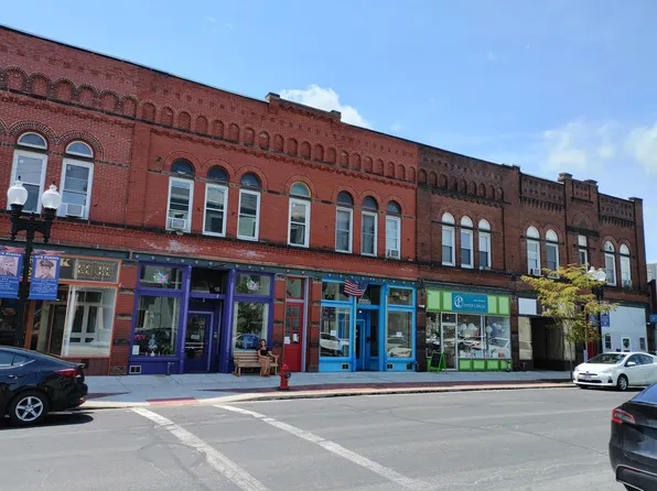 39 1/2 W Columbus St, Nelsonville, OH