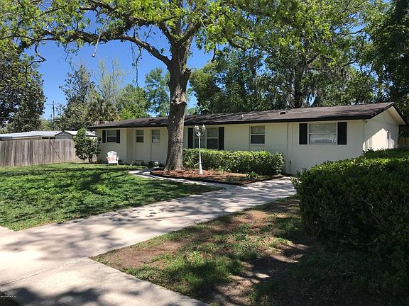 2nd image of 1111 Knobb Hill Dr