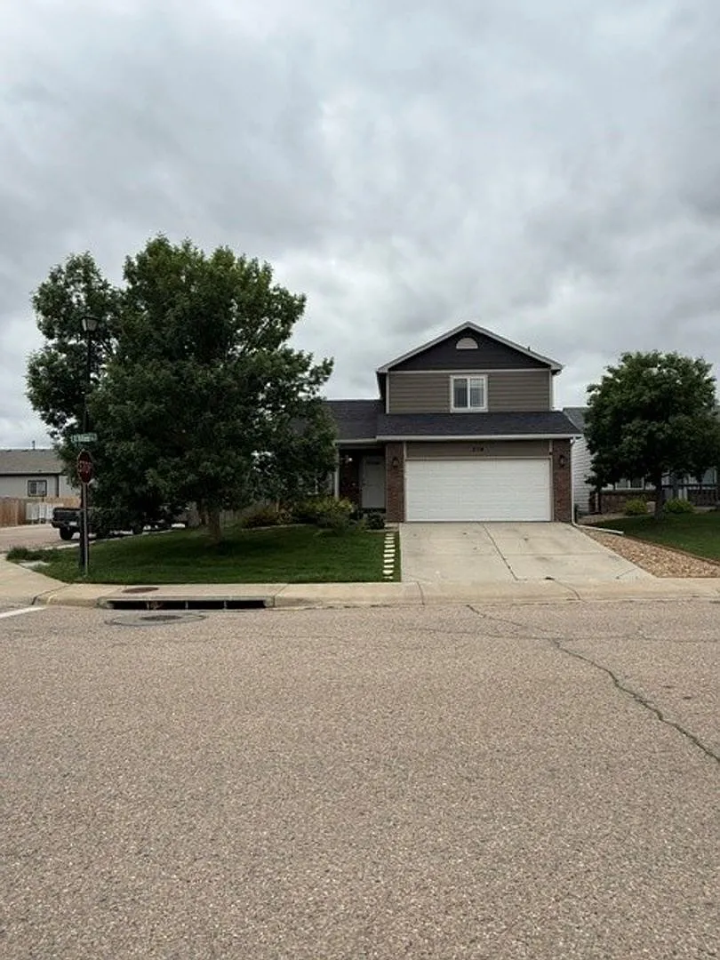 Building Photo - 2174 Village Dr