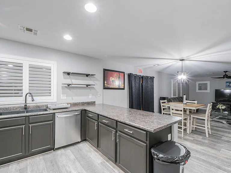 1235 W Castle Dr — Photo 12