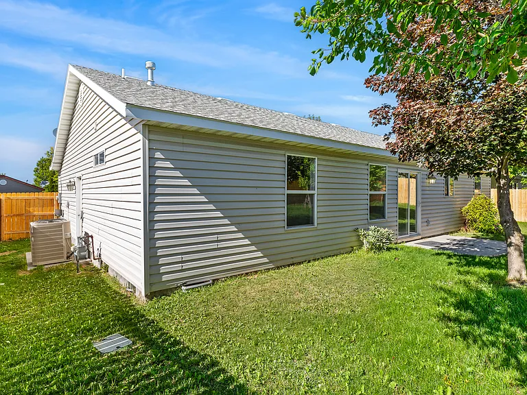 303 W Avenue K — Photo 10