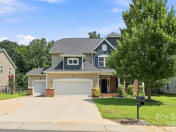 126 Misty Woods Dr, Lake Wylie, SC 29710