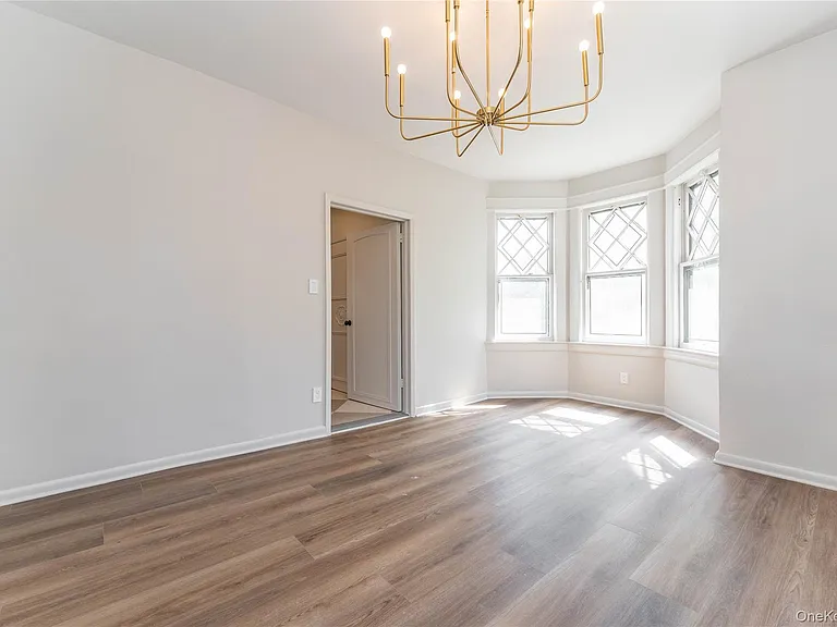 486 Oxford Rd — Photo 11