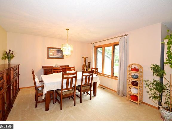 4th image of 11935 Kenyon St NE