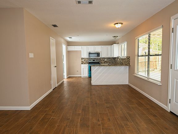 4th image of 3405 Walden Trl