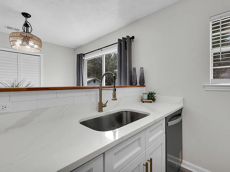 105 Crossover Ln — Photo 16