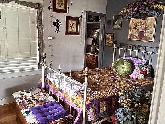4th image of 2712 N Ash St