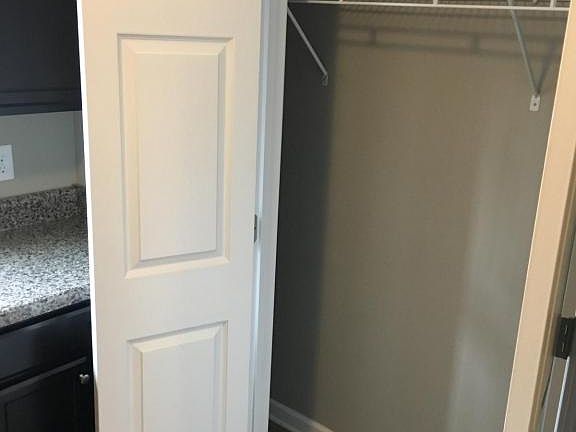 5th image of 506 N Race St APT 10