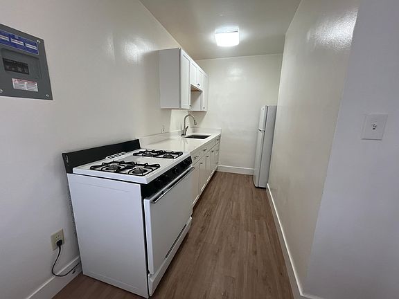 4th image of 1625 O St APT 208