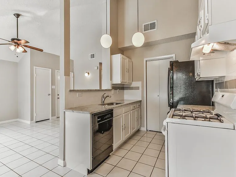 5145 Beaverhollow Dr — Photo 8