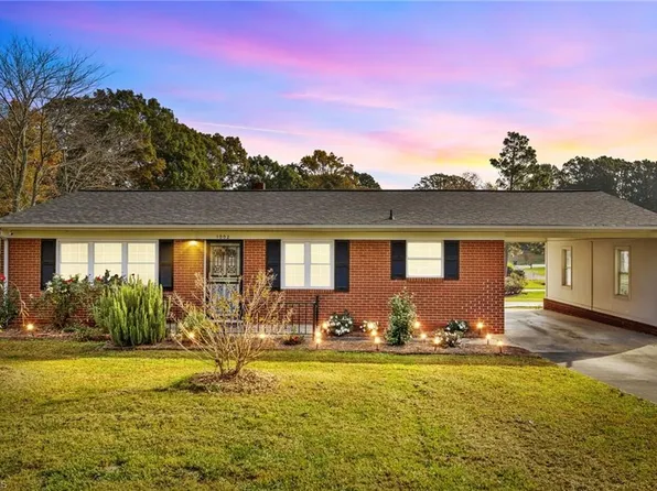 1002 Meadowbrook Rd, Asheboro, NC 27203