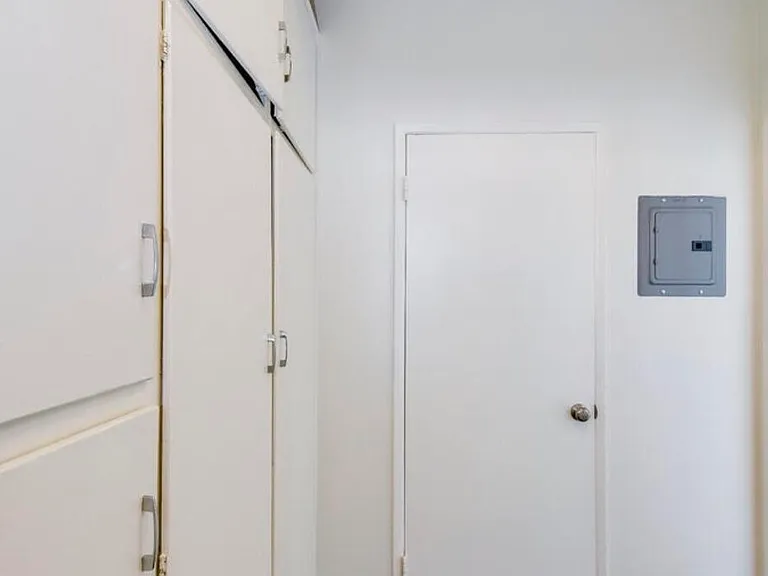 2707 Montrose Ave #10 — Photo 12
