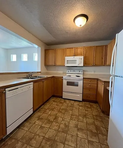 2579 S Owyhee St #202 — Photo 3