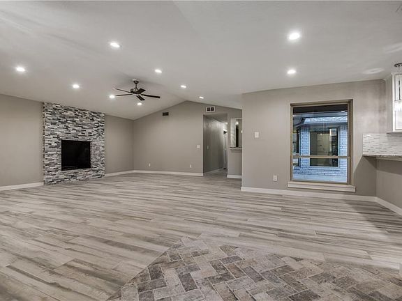 4th image of 2325 Monticello Cir