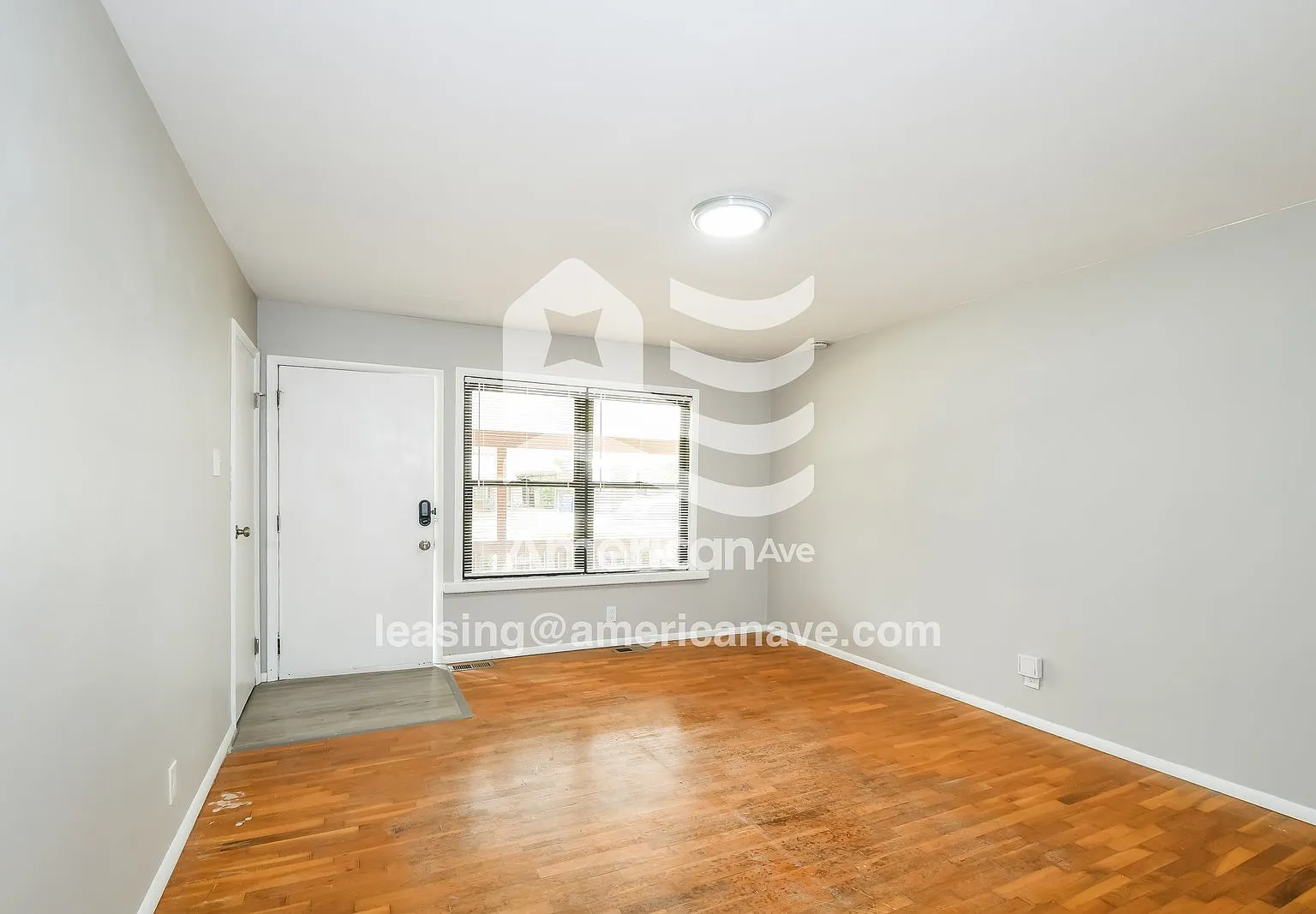 3 bed, 1.0 bath, 1029 sqft, $1,594 — Photo 4