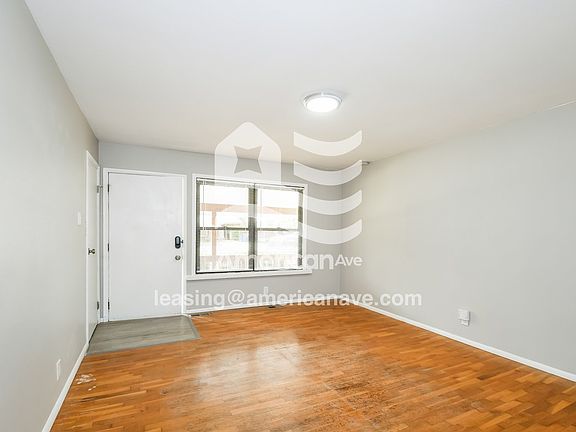 1472105_004_wm_-_living_room_13199255.jpg