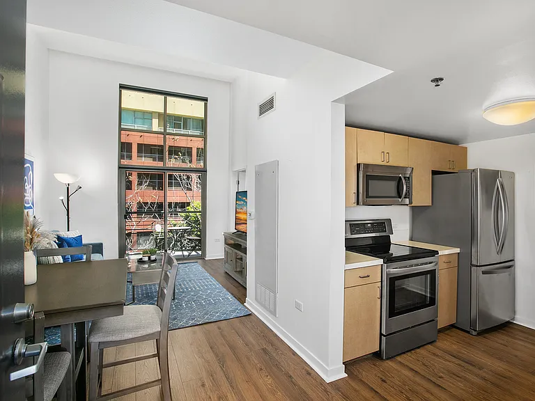 425 W Beech St #526 — Photo 6