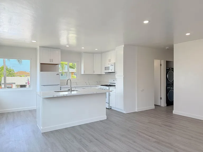 4427 Estrella Ave — Photo 20