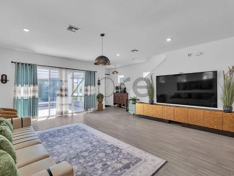 10382 Marconi Ave — Photo 10