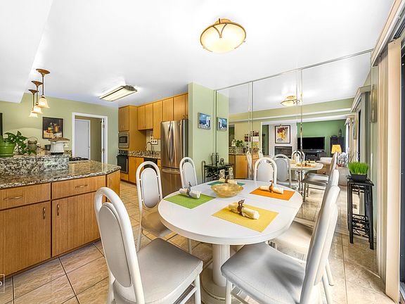 5th image of 322 Brookdale Dr APT B