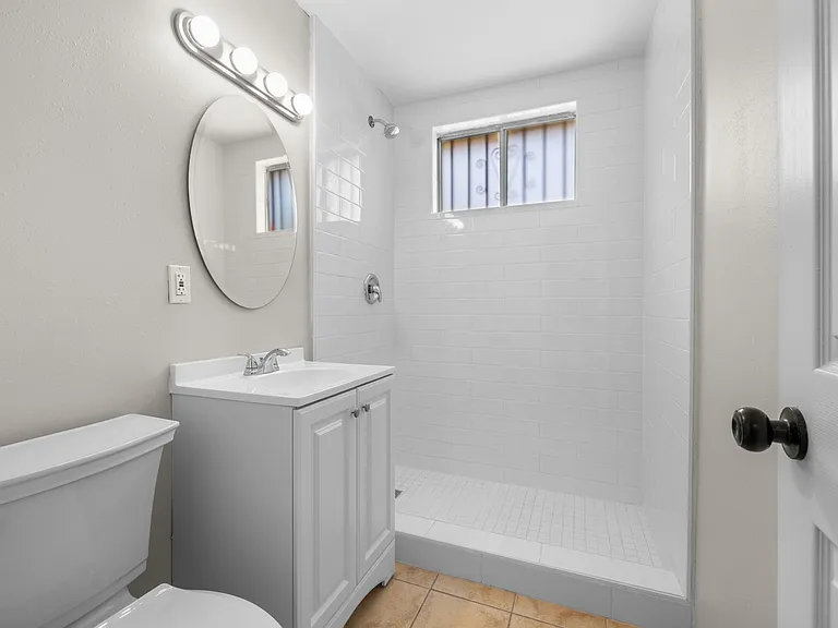 207 E Flora St #207 — Photo 4