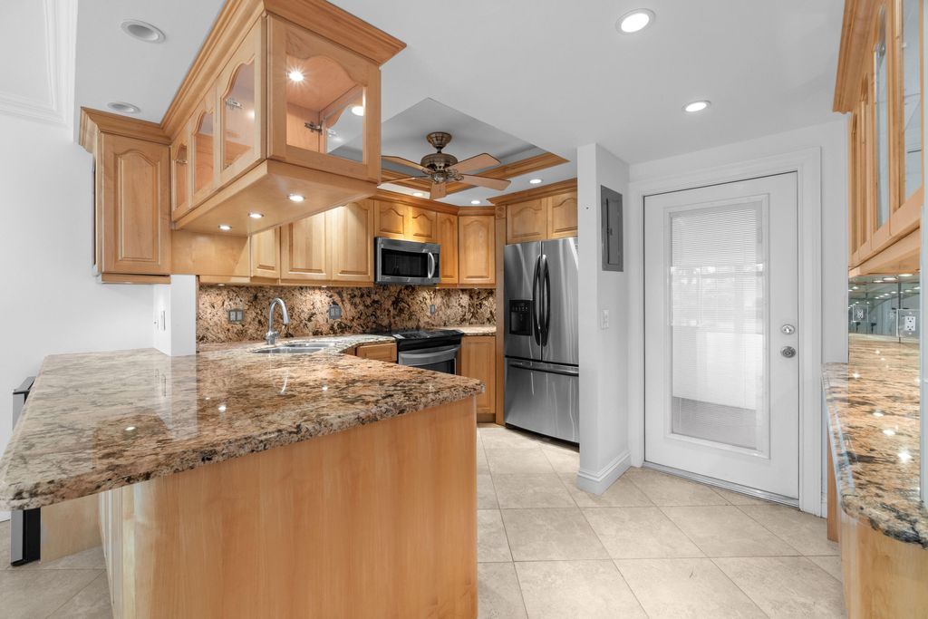 2731 NE 14th St Causeway #115, photo 6
