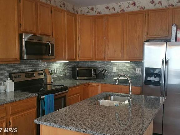 3rd image of 7805 Desiree St