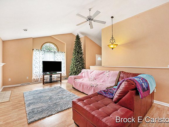 5th image of 2635 Leffingwell Ave NE