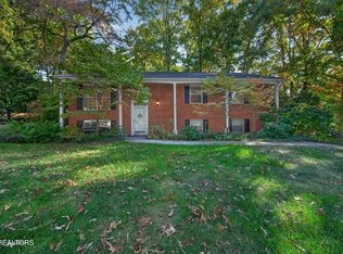 1820 Stonebrook Dr, Knoxville, TN 37923
