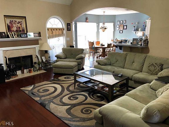 3rd image of 829 Deerwood Dr