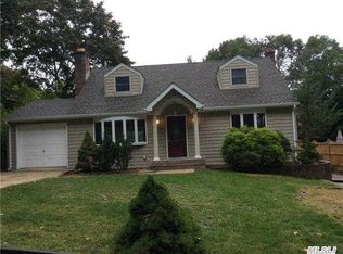 44 Stillwell St, Huntington, NY 11743